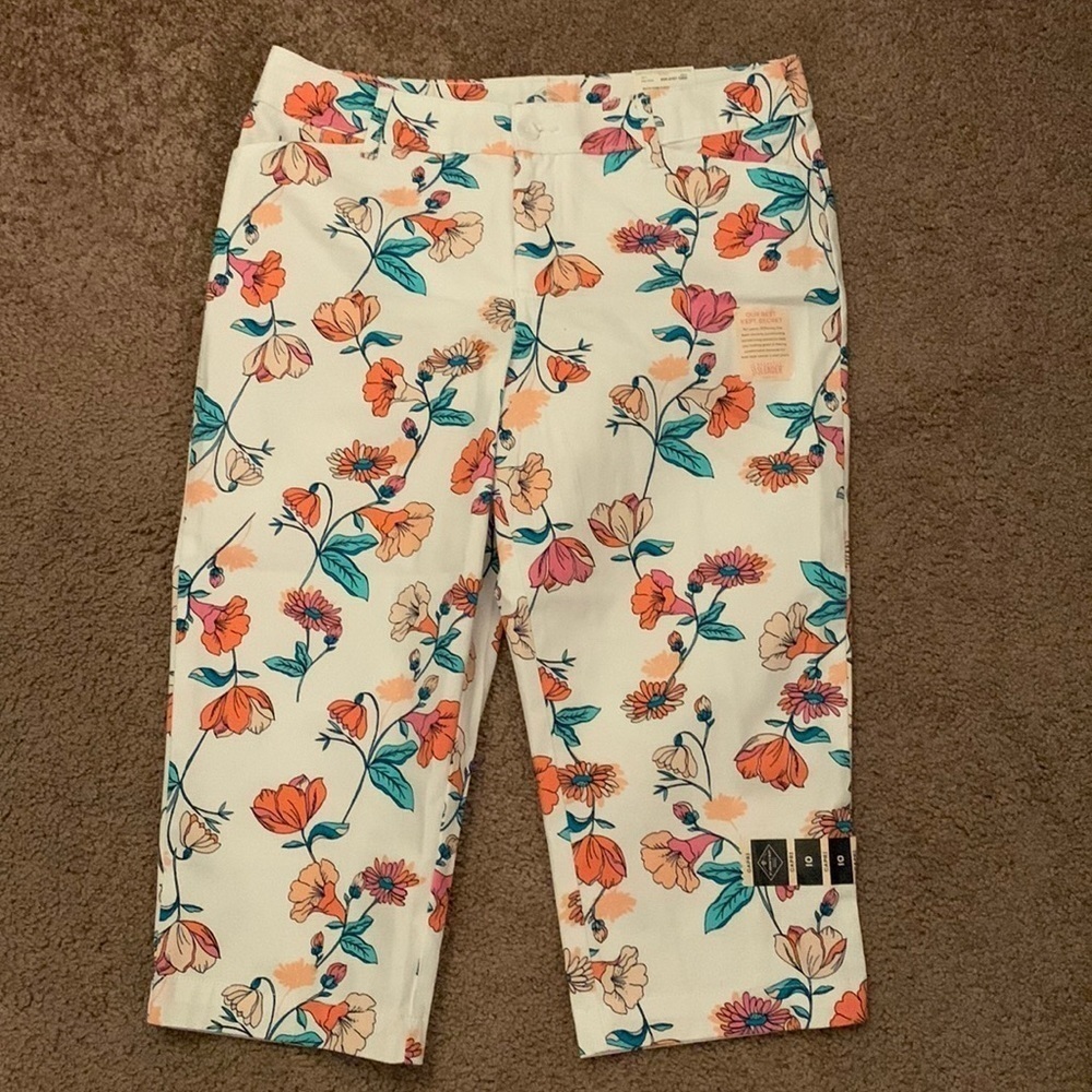 St John’s Bay White Posie Floral Capris pants, Size 10, New with Tags